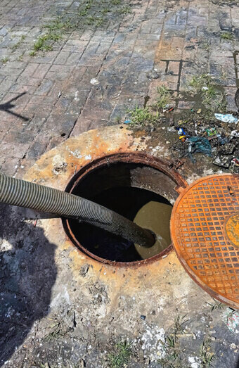 https://blockeddrainsmounthawthorn.com.au/uploads/2025/07/blocked-drains-50219.jpg