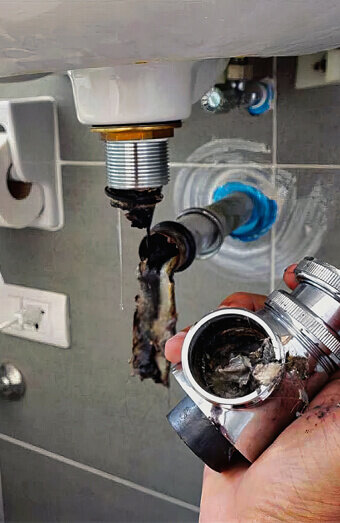 https://blockeddrainsmounthawthorn.com.au/uploads/2025/07/blocked-sink-36737.jpg