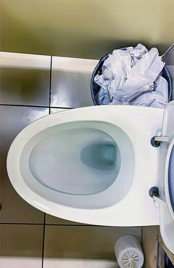 https://blockeddrainsmounthawthorn.com.au/uploads/2025/07/blocked-toilet-31722.jpg